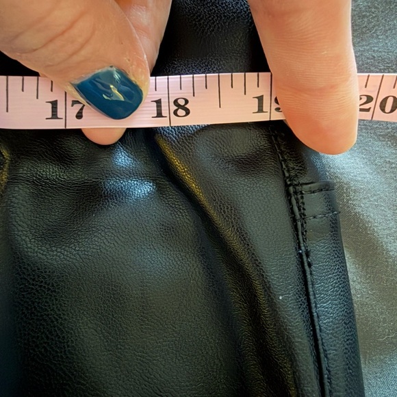 Abercrombie Love Curve Vegan Leather pants • Women’s 18R - Picture 2 of 6